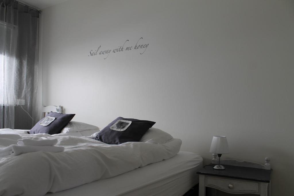 Skjaldarvik Guesthouse Акурейри Стая снимка